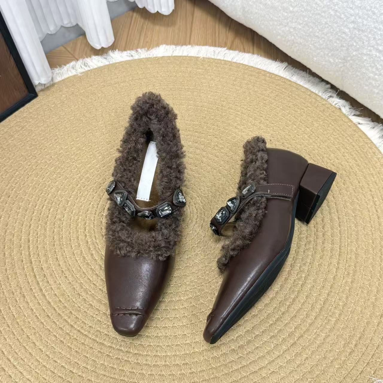 Cowhide version~ French velvet inner height-increasing fluffy shoes with one-word buckle Mary Jane shoes, children s shallow thick heel single shoes 39
Cowhide version~ French velvet inner height-increasing fluffy shoes with one-word buckle Mary Jane shoes, children s shallow thick heel single shoes 39