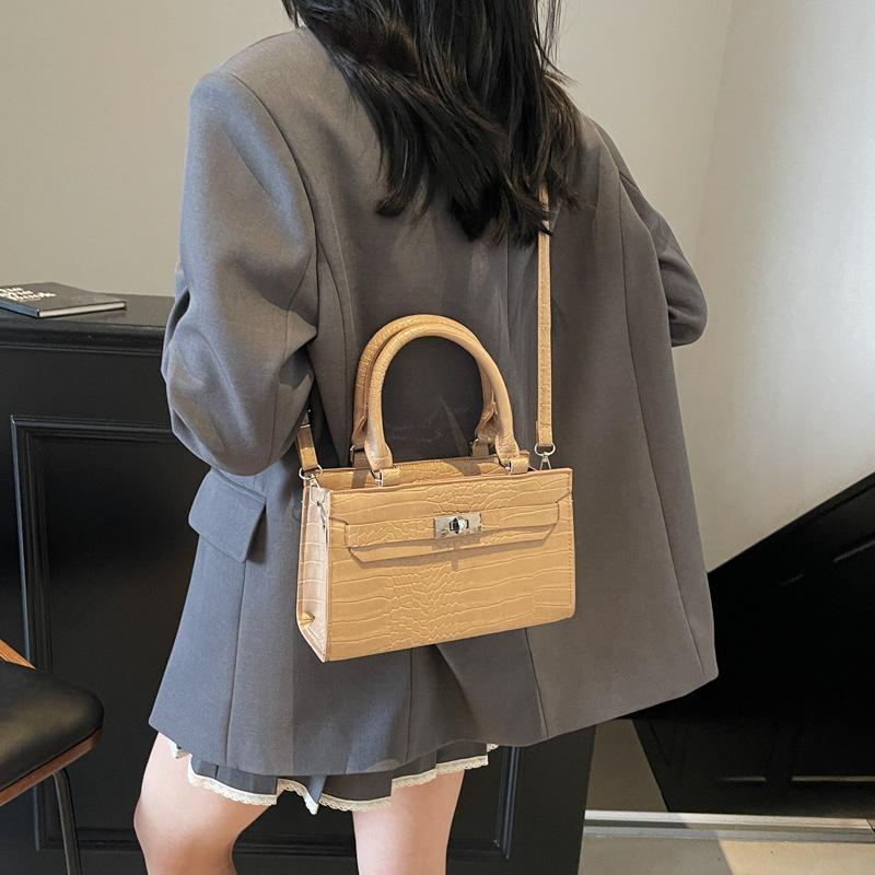 Crocodile pattern retro solid color 2025 fashion casual large capacity aesthetic new texture portable messenger small square bag
Crocodile pattern retro solid color 2025 fashion casual large capacity aesthetic new texture portable messenger small square bag