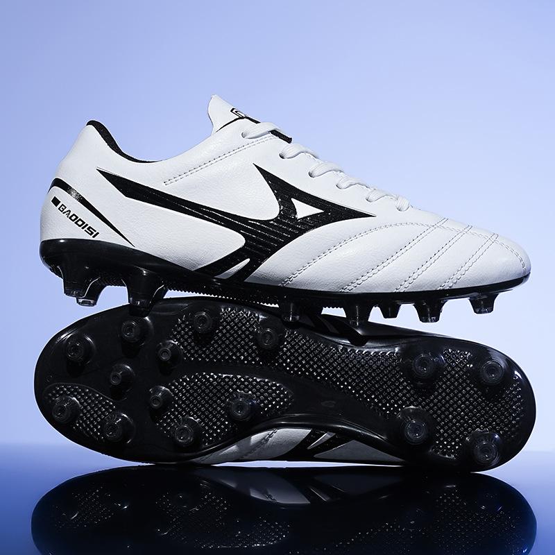 New children s football shoes low-top actual football shoes men s broken nails long nails training shoes men s football 31
New children s football shoes low-top actual football shoes men s broken nails long nails training shoes men s football 31