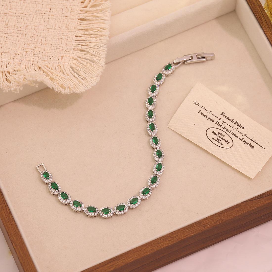 Euro-American style emerald copper micro-pave zircon bracelet, light luxury elegant hand jewelry, high-end accessory срібний
Euro-American style emerald copper micro-pave zircon bracelet, light luxury elegant hand jewelry, high-end accessory срібний