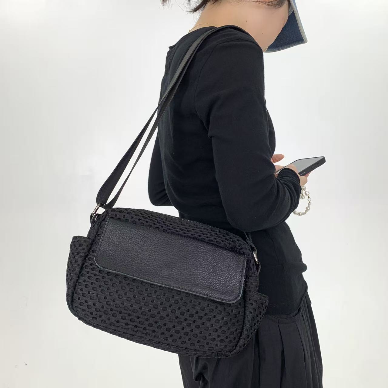 Ladies Fashion Mesh Splicing Shoulder Bag Versatile Solid Color Simple Casual Handbag Crossbody Bag чёрный
Ladies Fashion Mesh Splicing Shoulder Bag Versatile Solid Color Simple Casual Handbag Crossbody Bag чёрный