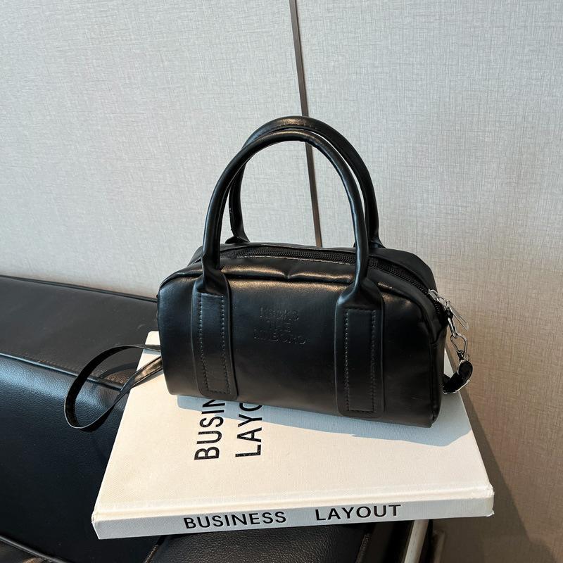 Summer fashion portable women s bags niche solid color versatile messenger bags fashion Boston shoulder bags
Summer fashion portable women s bags niche solid color versatile messenger bags fashion Boston shoulder bags