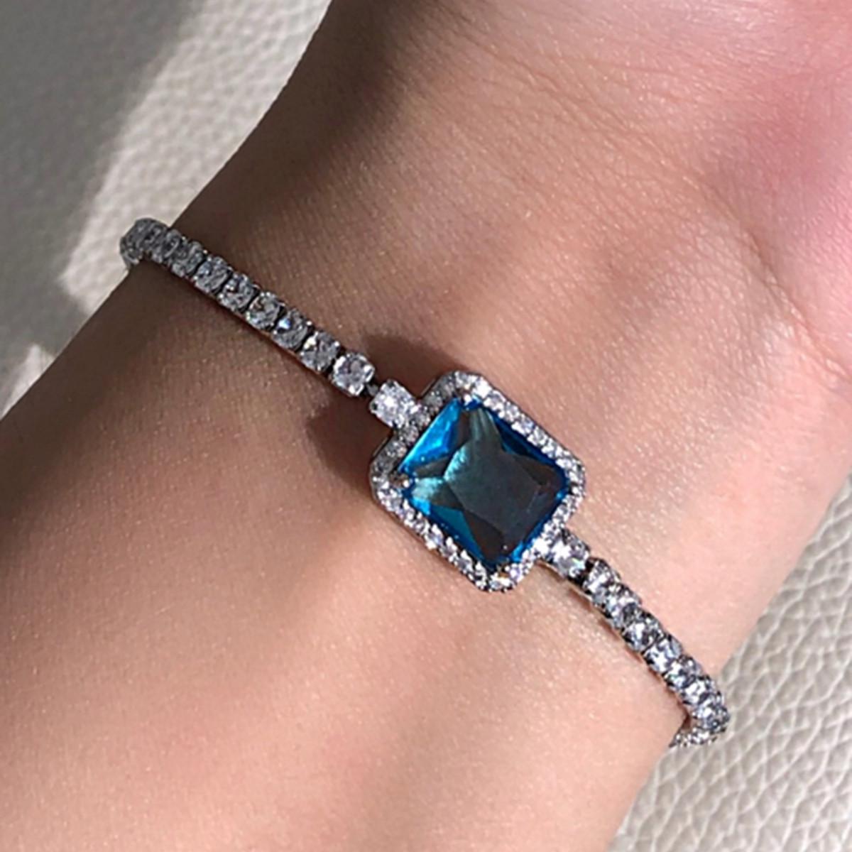 Celebrity-Inspired Japanese & Korean Zircon Bracelet - Shiny, Simple, & Stylish Design for Women & Students
Celebrity-Inspired Japanese & Korean Zircon Bracelet - Shiny, Simple, & Stylish Design for Women & Students