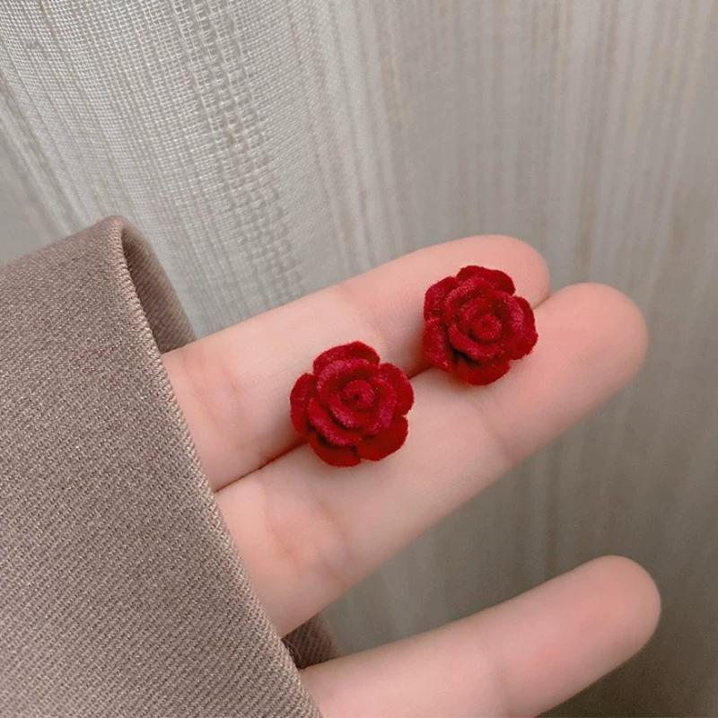 Exquisite Winered Flocking Flower Velvet Small Stud Earrings for Women Korean Lovely Temperament Zircon Lady Brincos Girl Gift
Exquisite Winered Flocking Flower Velvet Small Stud Earrings for Women Korean Lovely Temperament Zircon Lady Brincos Girl Gift