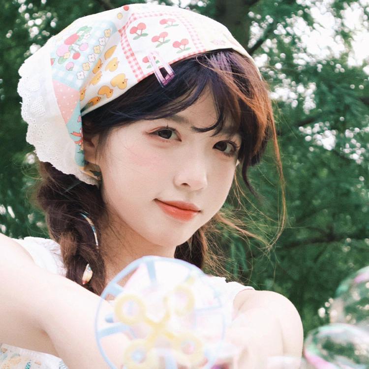 French Lace Women s Triangle Headscarf: Summer Seaside Hair Tie & Pastoral Headband for Y2K Photo Shoots
French Lace Women s Triangle Headscarf: Summer Seaside Hair Tie & Pastoral Headband for Y2K Photo Shoots