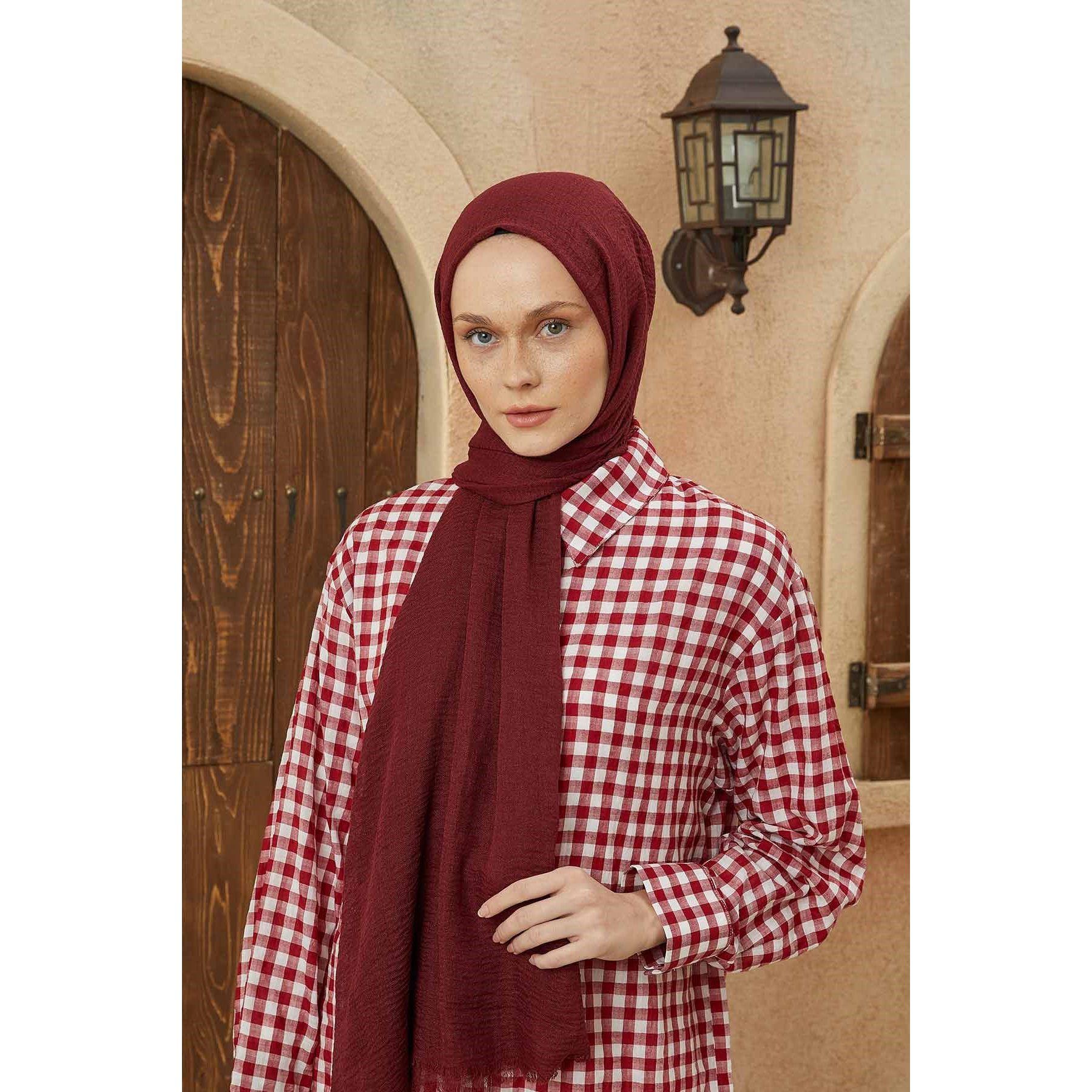 Crepe Hijab Dark Red STD червоний
Crepe Hijab Dark Red STD червоний