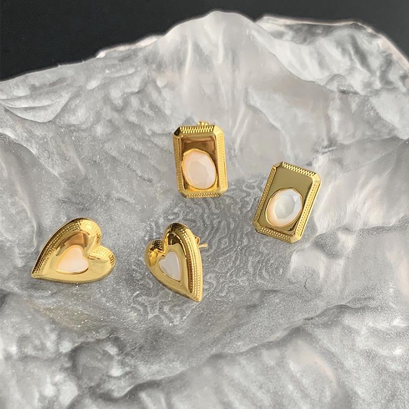 French Style Heart & Square Asymmetrical Stud Earrings with Inlaid Shell - Elegant Retro Design
French Style Heart & Square Asymmetrical Stud Earrings with Inlaid Shell - Elegant Retro Design
