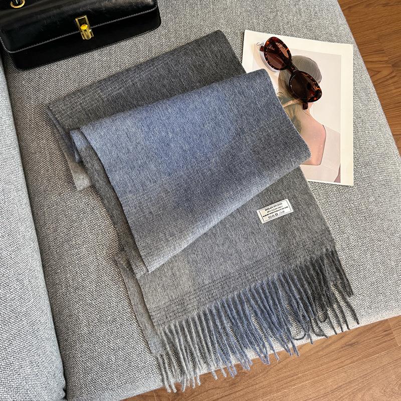 Mei 100% wool scarf, women s new winter warmth, high-end Korean plaid atmosphere, neck protection 32x180cm сине серый
Mei 100% wool scarf, women s new winter warmth, high-end Korean plaid atmosphere, neck protection 32x180cm сине серый