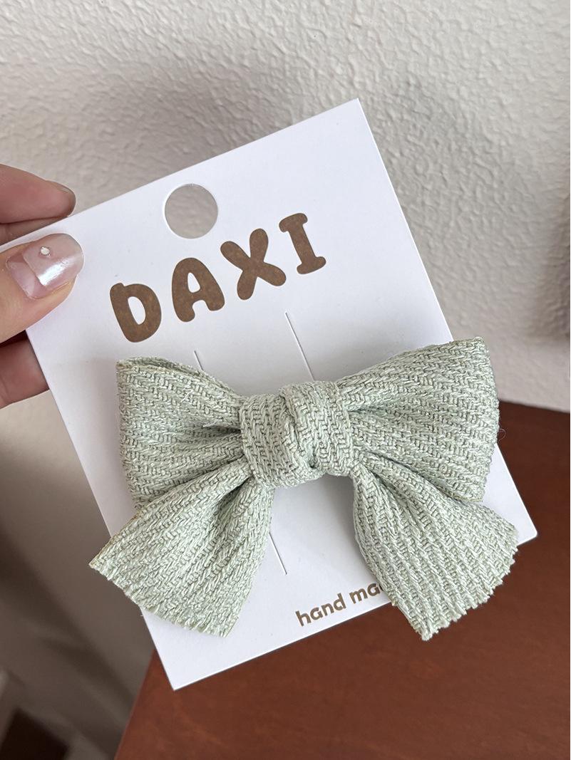 Кремово-зеленый набор заколок для волос для девочек: Свежие боковые заколки и большие заколки-банты для волос
Кремово-зеленый набор заколок для волос для девочек: Свежие боковые заколки и большие заколки-банты для волос