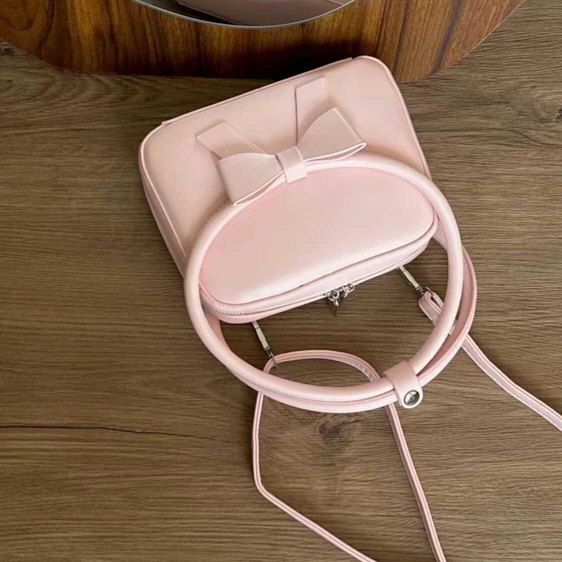 Women s 2025 Stylish Bow Square Handbag - Versatile Solid Color Shoulder & Crossbody Bag
Women s 2025 Stylish Bow Square Handbag - Versatile Solid Color Shoulder & Crossbody Bag