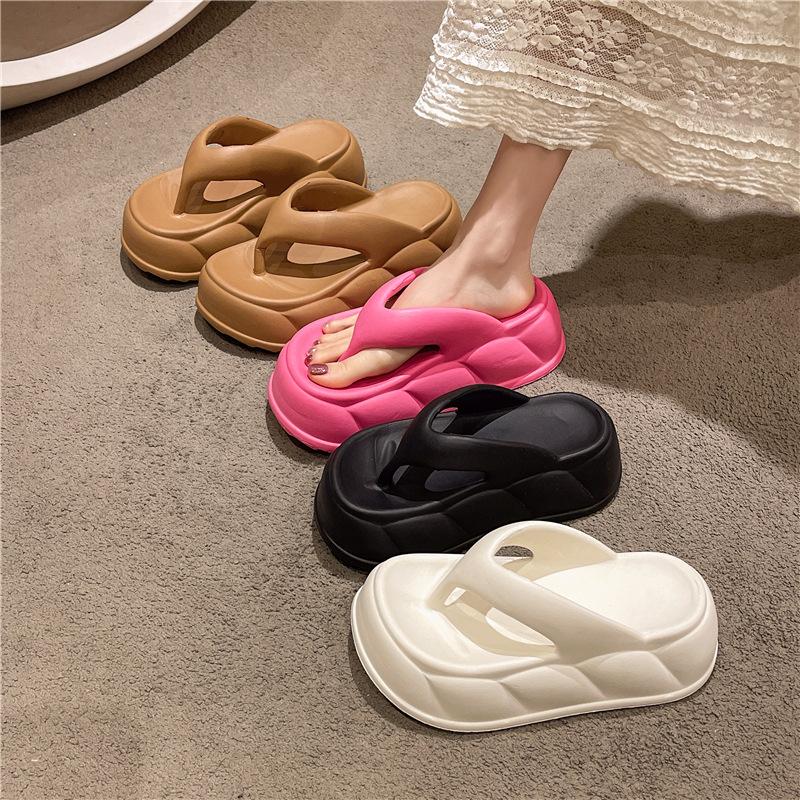 New thick-soled flip-flops women s summer fashion versatile thick-soled beach cool slippers outside 36/37
New thick-soled flip-flops women s summer fashion versatile thick-soled beach cool slippers outside 36/37