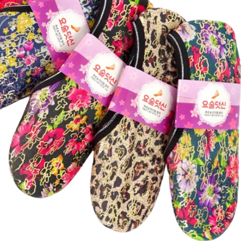 Набор из 4 теплых тапочек на флисовой подкладке Set of 4 pairs of slippers, randomly delivered
Набор из 4 теплых тапочек на флисовой подкладке Set of 4 pairs of slippers, randomly delivered