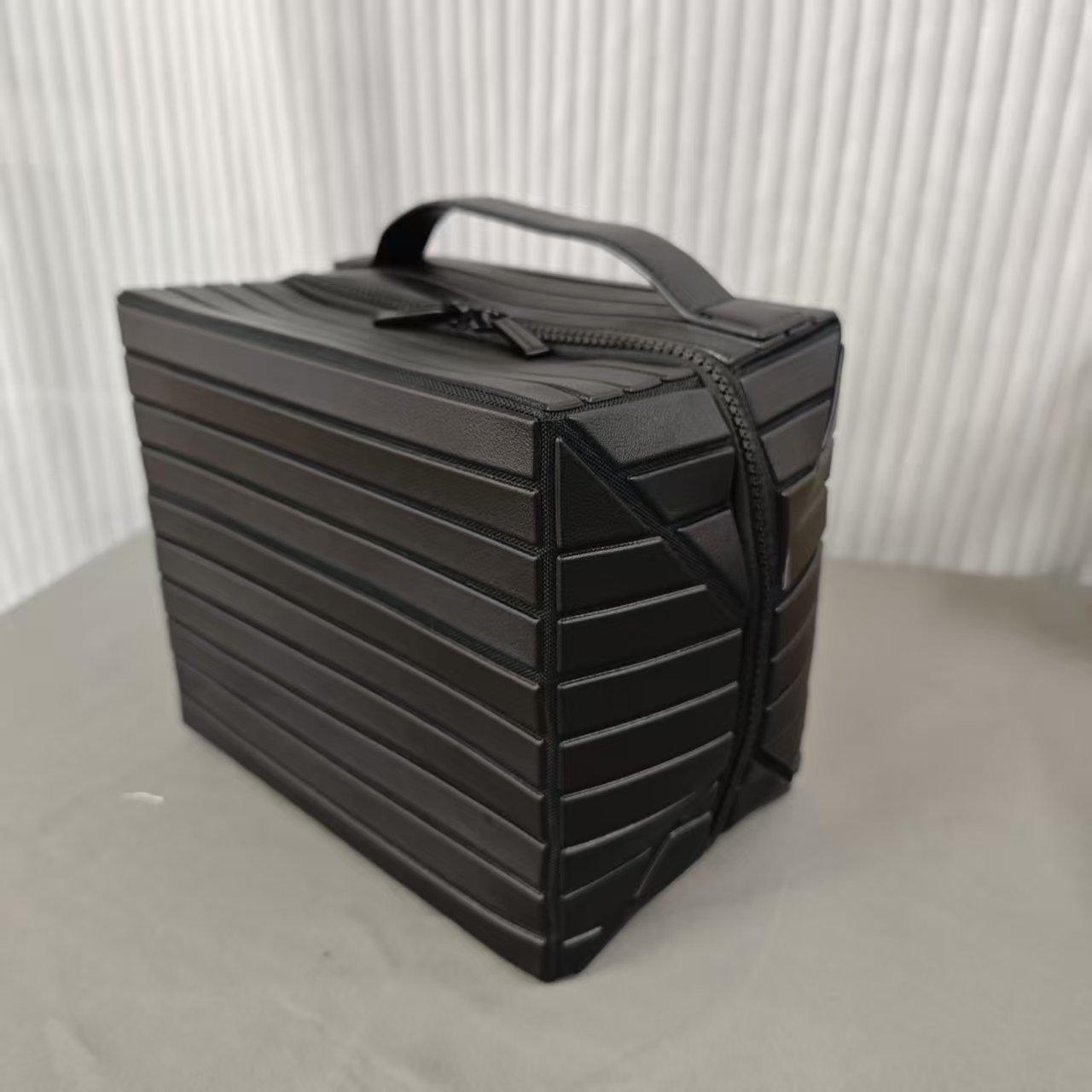 European-Style Simple And Practical Large-Capacity Beautiful Storage Bag Travel Commuter Striped Three-Dimensional Cosmetic Bag Portable чорний
European-Style Simple And Practical Large-Capacity Beautiful Storage Bag Travel Commuter Striped Three-Dimensional Cosmetic Bag Portable чорний