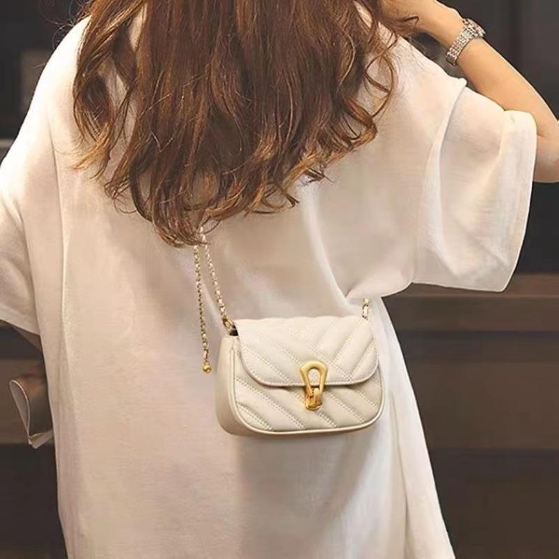 Small Fragrance Look Black Bag Summer Latest Diamond Chain Small Size Square Bag Niche High-end Smooth One-shoulder Crossbody Bag for Women
Small Fragrance Look Black Bag Summer Latest Diamond Chain Small Size Square Bag Niche High-end Smooth One-shoulder Crossbody Bag for Women