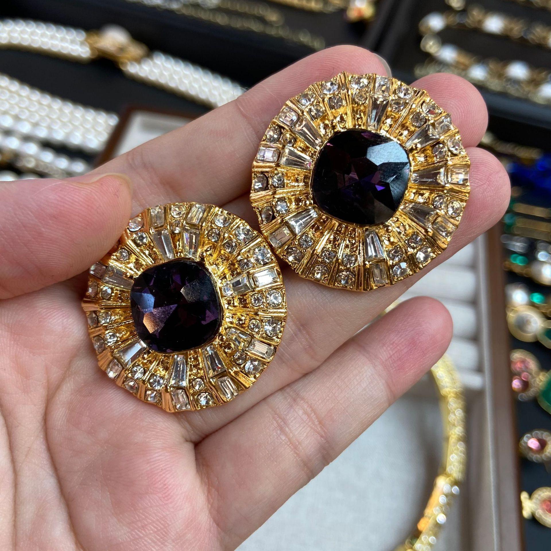 Sweet And Exaggerated Female Retro Heavy Industry Purple Gem Diamond Design Sense Sun Flower Brooch Necklace Stud Earrings
Sweet And Exaggerated Female Retro Heavy Industry Purple Gem Diamond Design Sense Sun Flower Brooch Necklace Stud Earrings