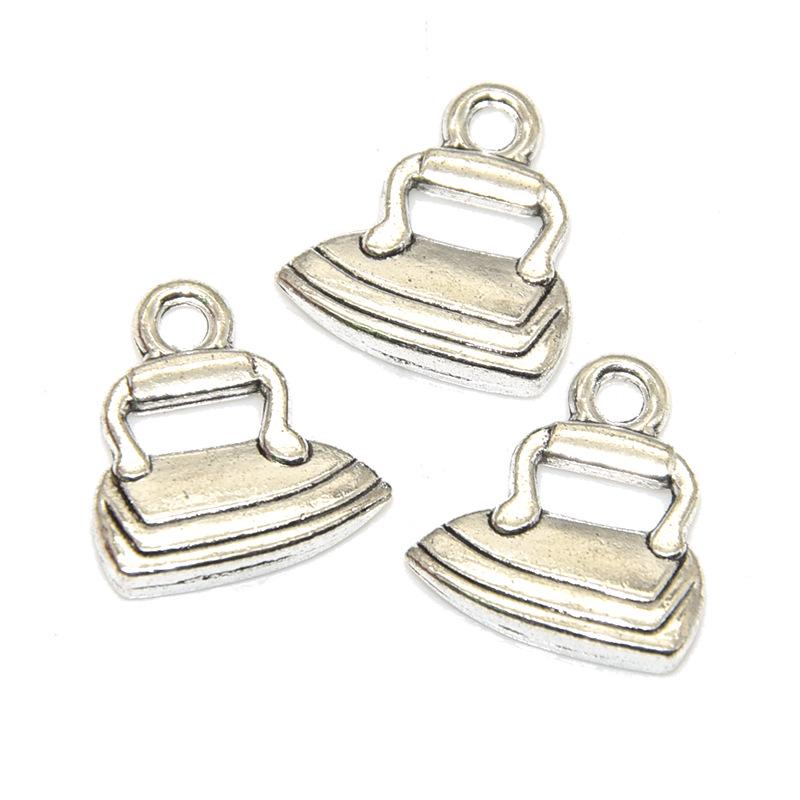 Набор из 18 подвесок из сплава на швейную тематику: Подвески из игл, ниток, пуговиц и швейной машинки для самодельных украшений
Набор из 18 подвесок из сплава на швейную тематику: Подвески из игл, ниток, пуговиц и швейной машинки для самодельных украшений