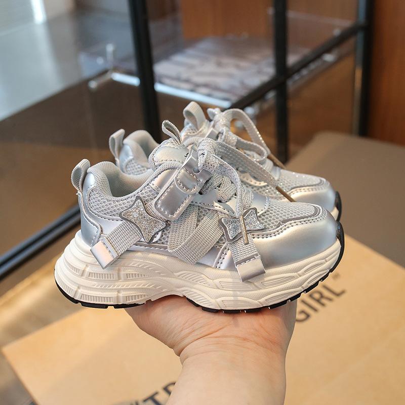 New classmates, children s dad shoes, boys breathable shoes, medium and older children s running shoes approximately 15.8cm in length in size 26 серебряный
New classmates, children s dad shoes, boys breathable shoes, medium and older children s running shoes approximately 15.8cm in length in size 26 серебряный