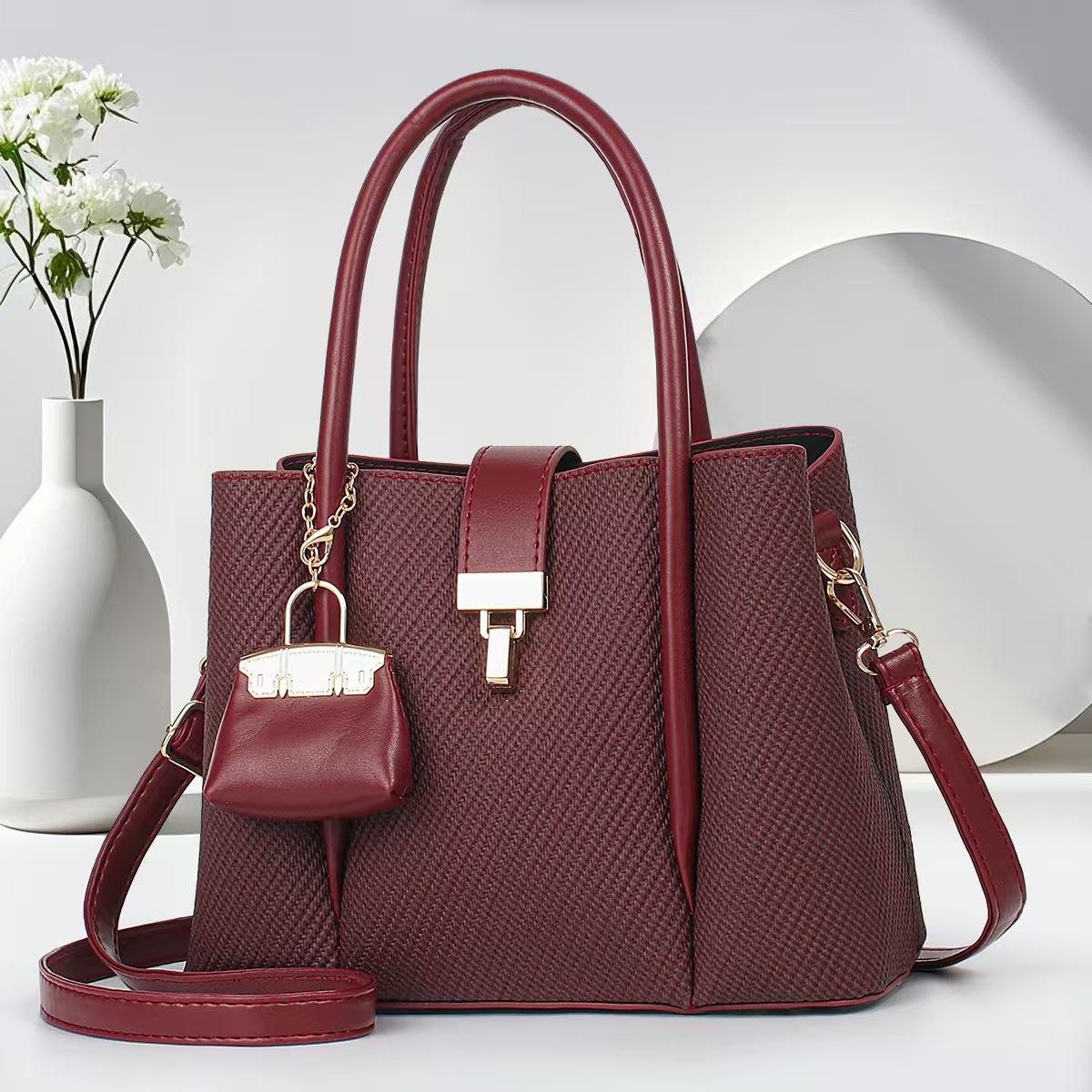 New Splicing Pendant Bag Fashionable Temperament Versatile Tote Bag High-end Large Size Capacity Single-shoulder Crossbody Bag .
New Splicing Pendant Bag Fashionable Temperament Versatile Tote Bag High-end Large Size Capacity Single-shoulder Crossbody Bag .
