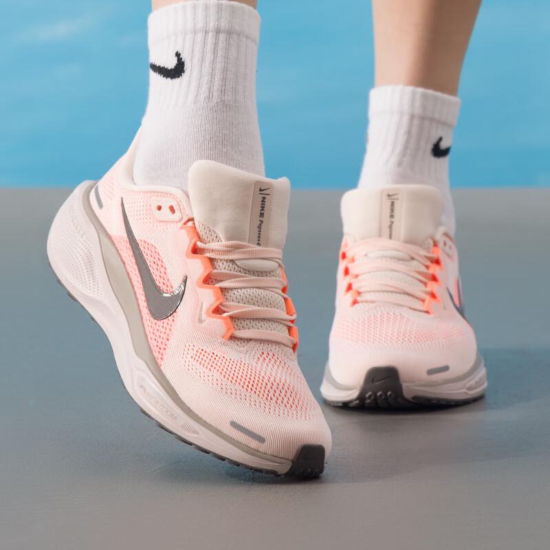 Nike Women s FD2723-802 Everyday Running Shoes US 6
Nike Women s FD2723-802 Everyday Running Shoes US 6