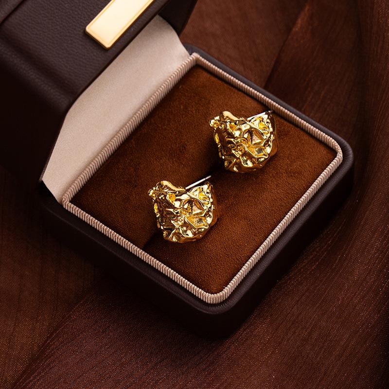 S925 Silver Needle Pleated Round Stud Earrings Individual Cold Wind Earrings Light Luxury High-End Earrings
S925 Silver Needle Pleated Round Stud Earrings Individual Cold Wind Earrings Light Luxury High-End Earrings