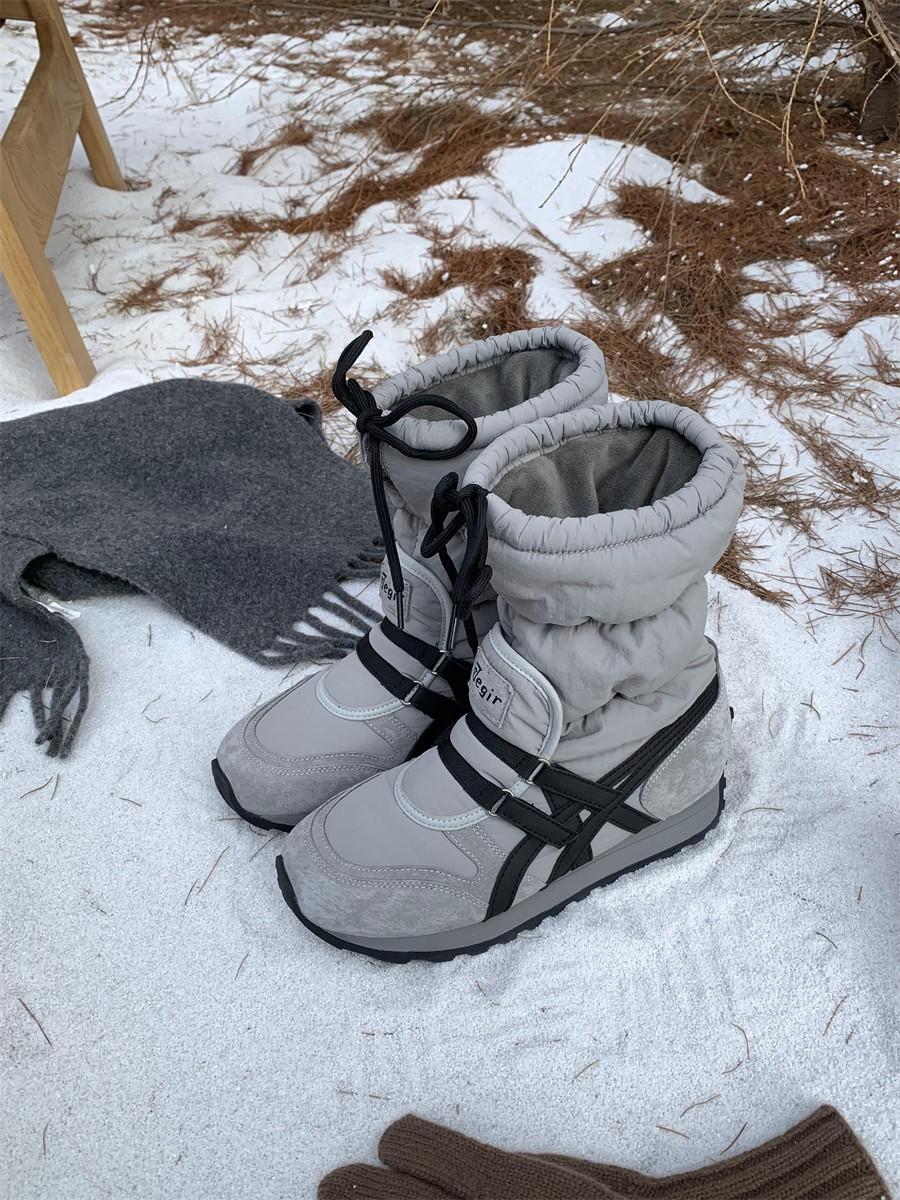 High-top shoes 2025 winter new fashion snow boots, down warm down cloth splicing matte leather medium cotton boots 40
High-top shoes 2025 winter new fashion snow boots, down warm down cloth splicing matte leather medium cotton boots 40