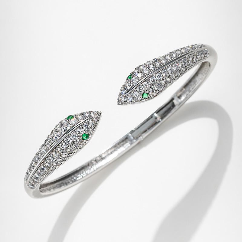 2026 European and American fashion classic opening snake bracelet micro-inlaid zircon high-quality hand jewelry Resizable
2026 European and American fashion classic opening snake bracelet micro-inlaid zircon high-quality hand jewelry Resizable