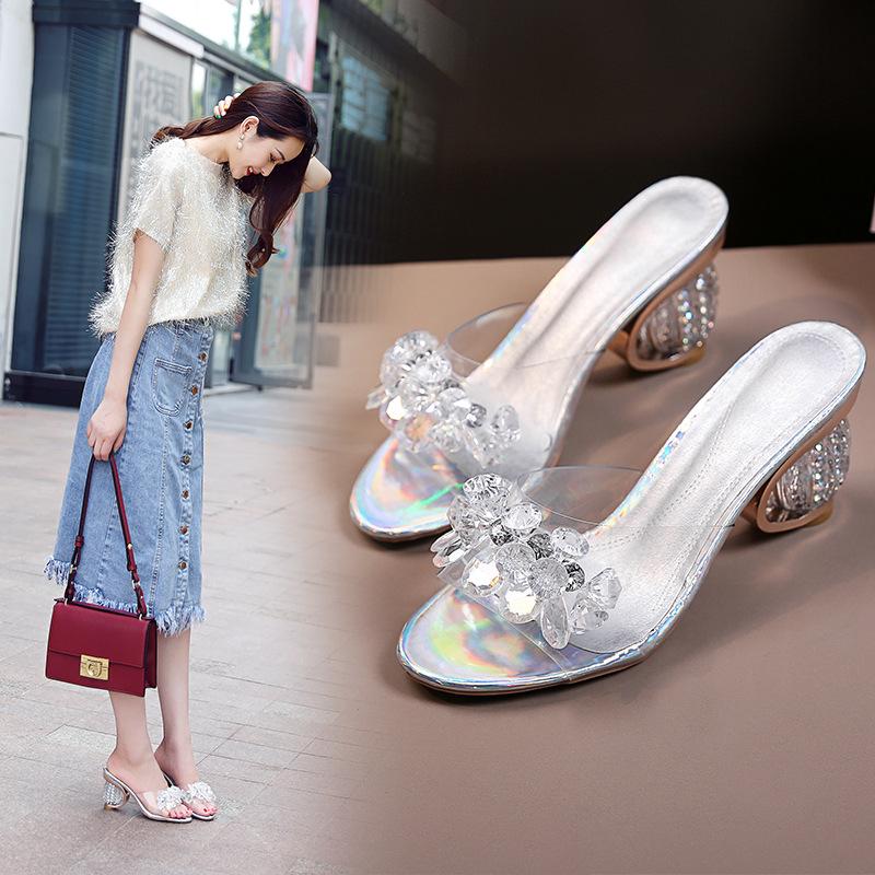 Medium heel outer wear cool slippers women s new crystal thick heel high heel one-word drag rhinestone transparent half-tray shoes 34 срібний
Medium heel outer wear cool slippers women s new crystal thick heel high heel one-word drag rhinestone transparent half-tray shoes 34 срібний