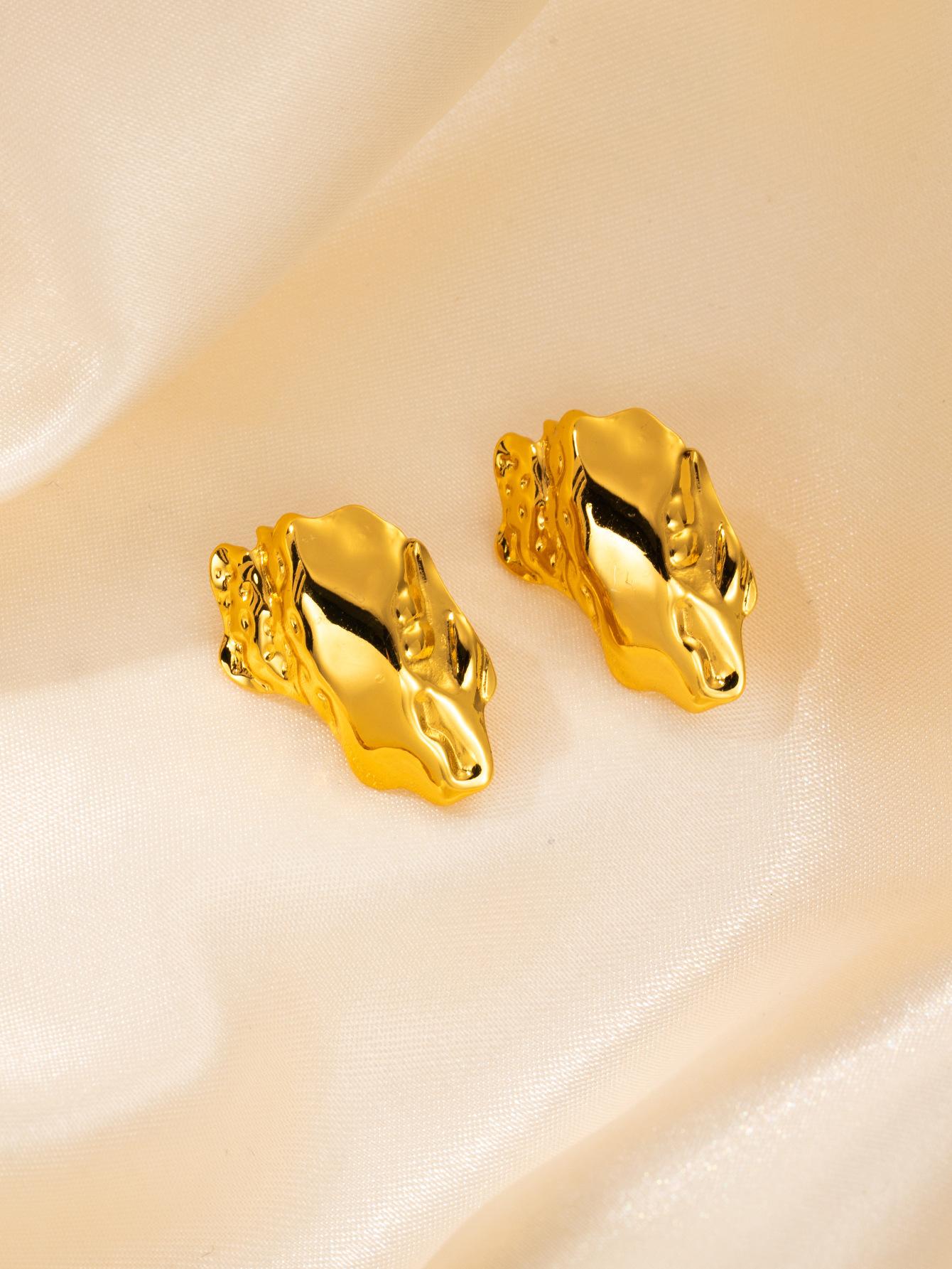 Hot-selling exaggerated large earrings niche high-end non-fading earrings stainless steel earrings gold-plated earrings
Hot-selling exaggerated large earrings niche high-end non-fading earrings stainless steel earrings gold-plated earrings