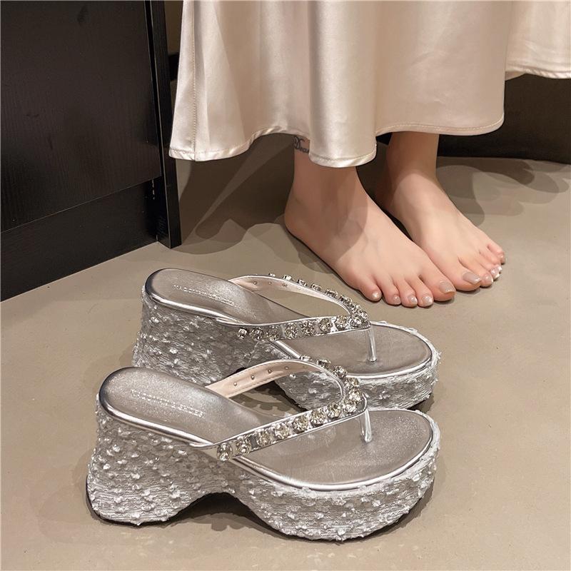 Серебристые водонепроницаемые шлепанцы на платформе, на толстой подошве, на высоком каблуке-клине, женские, 2025, новые, летние, для улицы, со стразами и пайетками 39 серебряный
Серебристые водонепроницаемые шлепанцы на платформе, на толстой подошве, на высоком каблуке-клине, женские, 2025, новые, летние, для улицы, со стразами и пайетками 39 серебряный