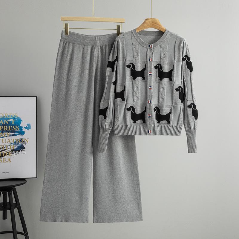 Autumn/Winter Versatile Dog Jacquard Cardigan + Long Pants Set One Size сірий колір
Autumn/Winter Versatile Dog Jacquard Cardigan + Long Pants Set One Size сірий колір