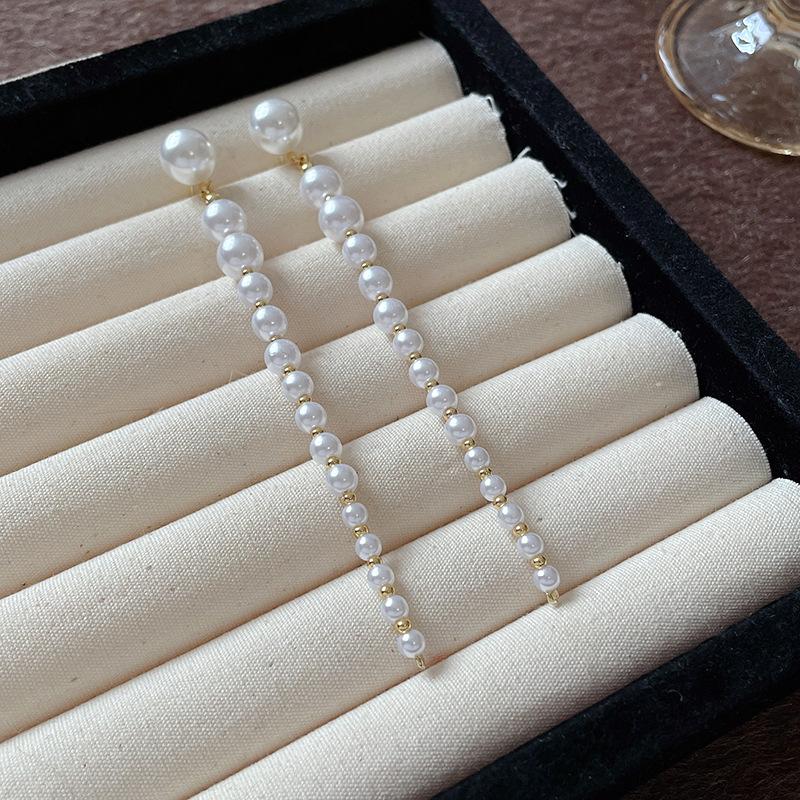 Silver Needle Pearl Fringed Earrings French Retro Long Earrings High-end Light Luxury Temperament New Earrings Women
Silver Needle Pearl Fringed Earrings French Retro Long Earrings High-end Light Luxury Temperament New Earrings Women