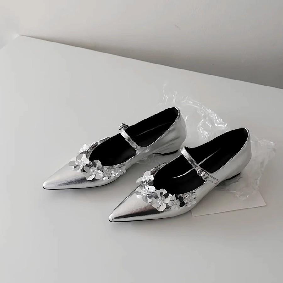 Tide Bunan~ Japanese sequined flowers shallow mouth temperament Mary Jane shoes women s new French inner height increase pointed single shoes 34 серебряный
Tide Bunan~ Japanese sequined flowers shallow mouth temperament Mary Jane shoes women s new French inner height increase pointed single shoes 34 серебряный