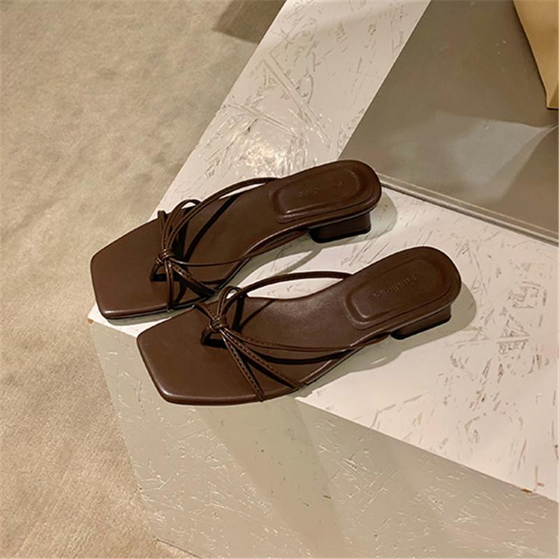 French retro thin strap flat bottom sandals women 2025 new summer wear new simple beach flip-flops 40
French retro thin strap flat bottom sandals women 2025 new summer wear new simple beach flip-flops 40