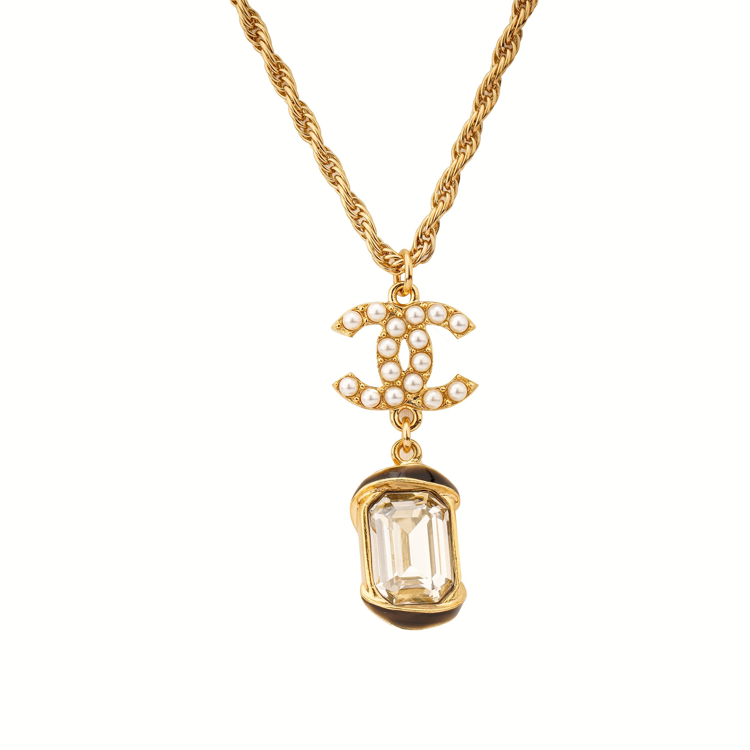 Chanel Double C Letter Crystal Metal Necklace Women necklace AB8904-B08681-NJ324 Gold,F
Chanel Double C Letter Crystal Metal Necklace Women necklace AB8904-B08681-NJ324 Gold,F