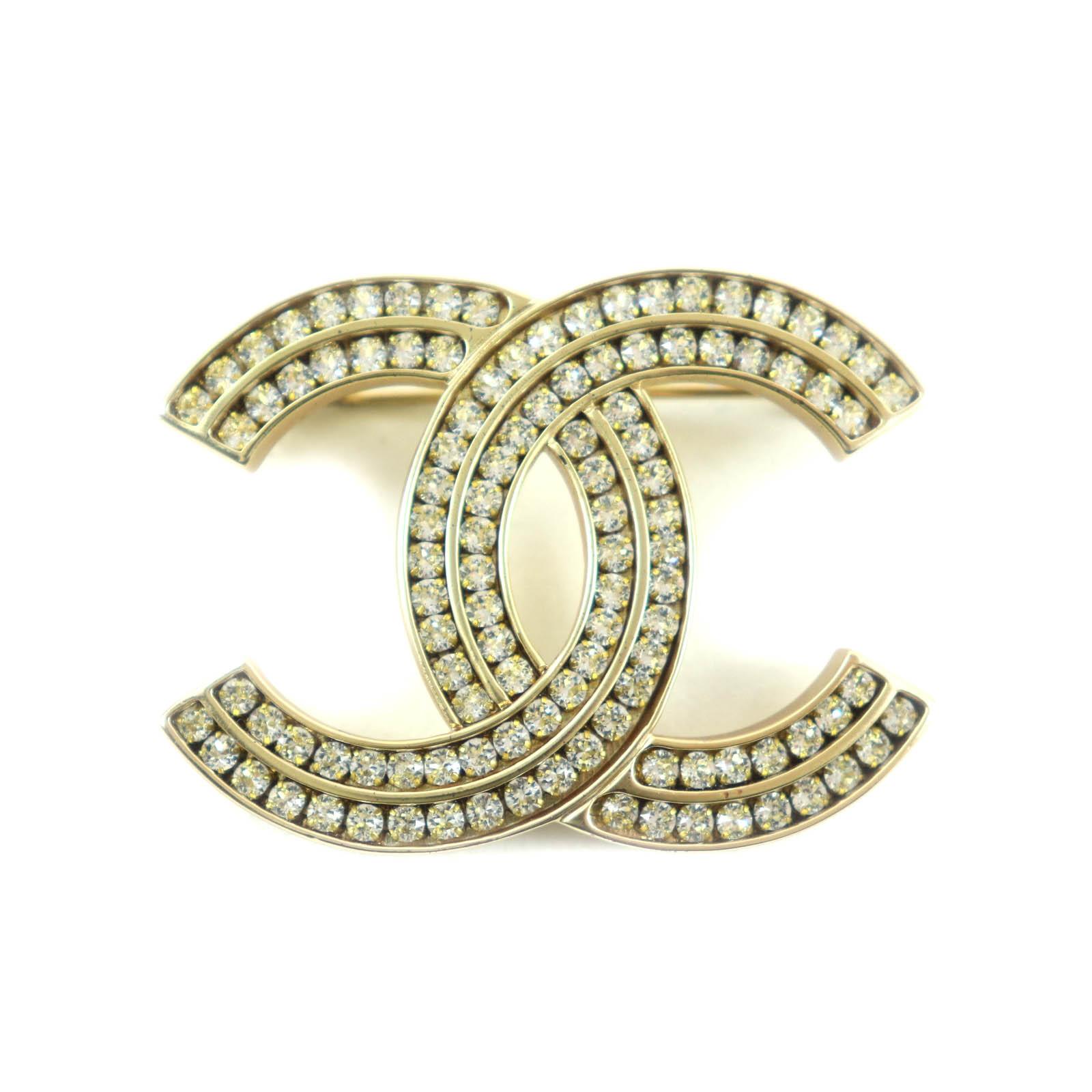 Чудова Брошка CHANEL Знак COCO стрази золото Жіноча A21C Вживана
Чудова Брошка CHANEL Знак COCO стрази золото Жіноча A21C Вживана
