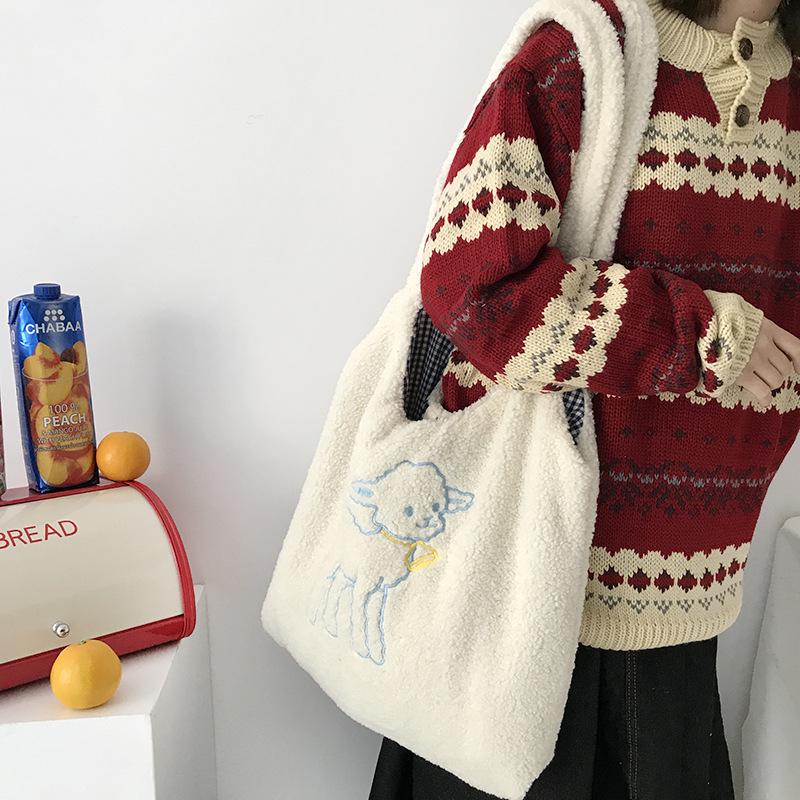 Women S Lamb Like Fabric Shoulder Bag Simple Canvas Handbag Large Capacity Embroidered Shopping Bag Girls Cute Schoolbag
Women S Lamb Like Fabric Shoulder Bag Simple Canvas Handbag Large Capacity Embroidered Shopping Bag Girls Cute Schoolbag