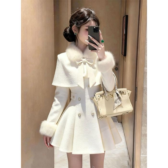 Elegant White Wool Shawl Cape Coat & Waist-Cinching Dress Set XL
Elegant White Wool Shawl Cape Coat & Waist-Cinching Dress Set XL