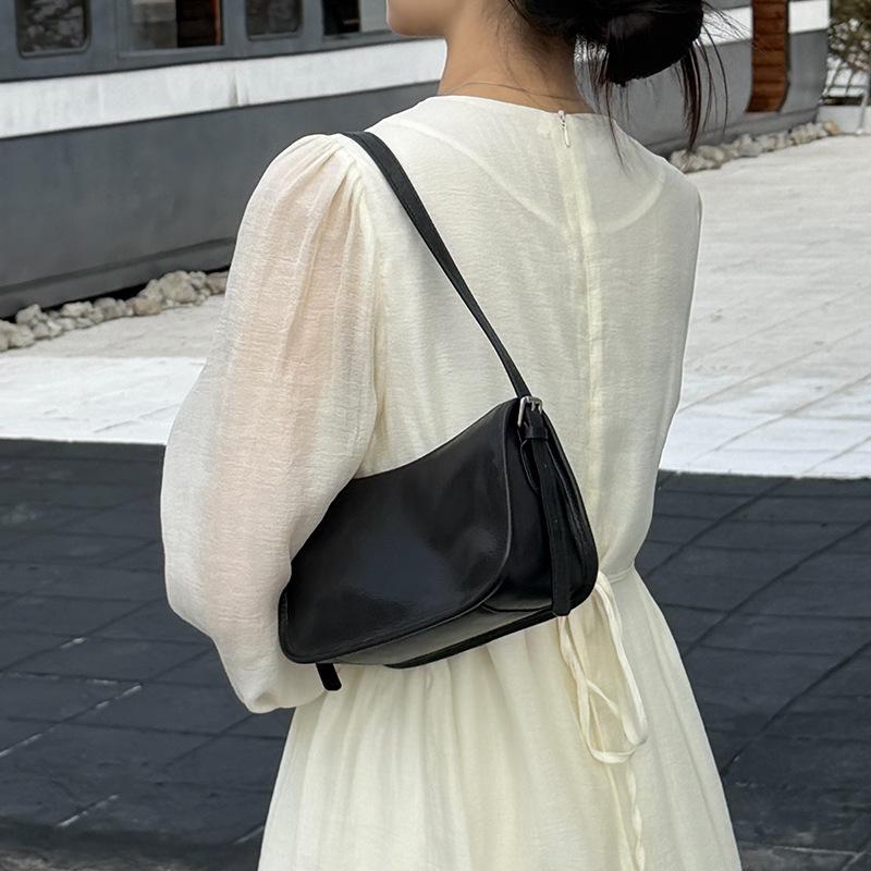 Retro leather underarm bag 2 new casual niche baguette bag versatile minimalist style first layer cowhide messenger bag Length 24cm thickness 10cm height 13cm чёрный
Retro leather underarm bag 2 new casual niche baguette bag versatile minimalist style first layer cowhide messenger bag Length 24cm thickness 10cm height 13cm чёрный