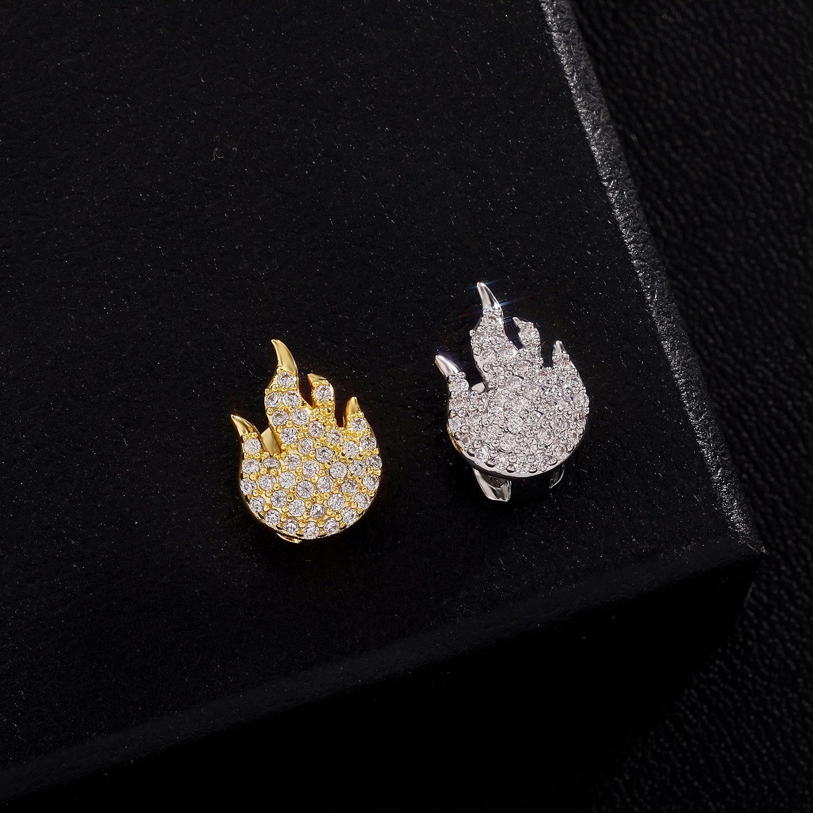 Halloween Goofy Flame Single Tooth Cap with Zirconia Arrow Heart Cutout - Hip Hop Gold Toothpiece.
Halloween Goofy Flame Single Tooth Cap with Zirconia Arrow Heart Cutout - Hip Hop Gold Toothpiece.