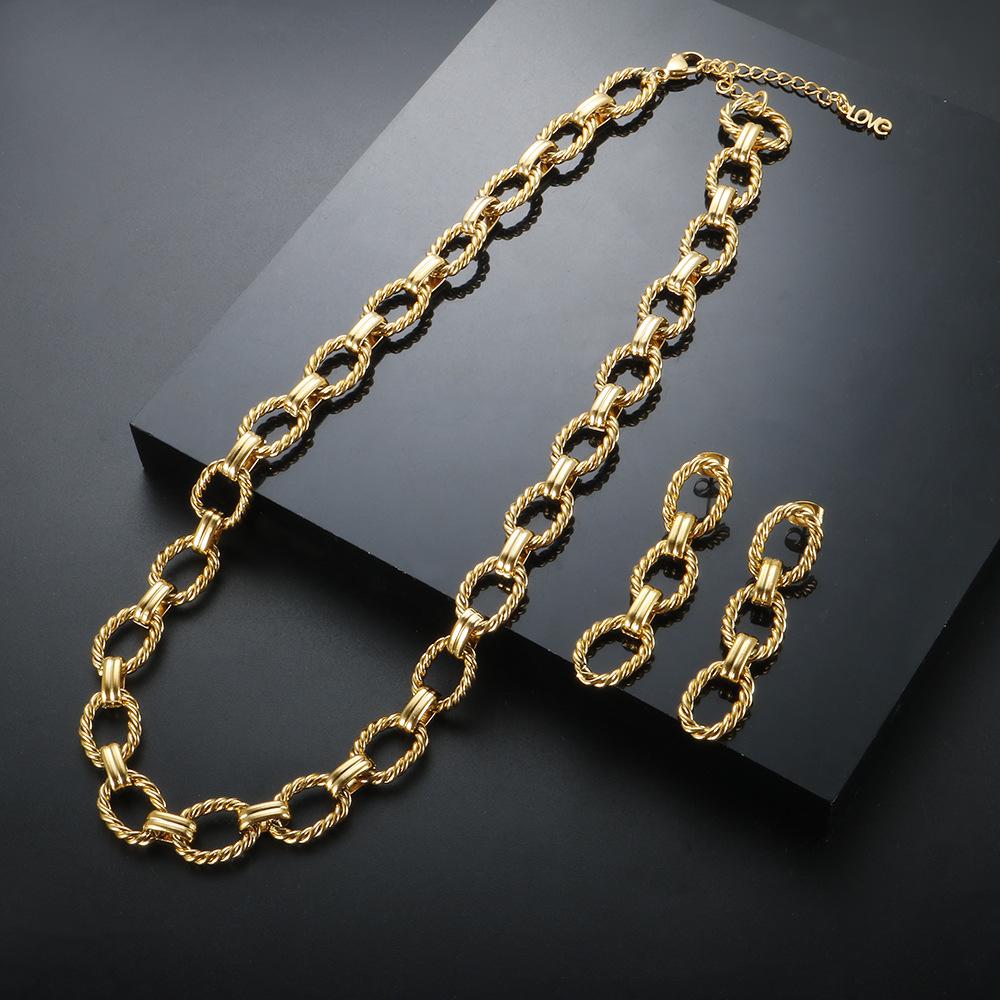 Minimalist Hip-Hop Stainless Steel Jewelry Set: Oval Twisted Rope Earrings, Bracelet, and Collarbone Chain.
Minimalist Hip-Hop Stainless Steel Jewelry Set: Oval Twisted Rope Earrings, Bracelet, and Collarbone Chain.