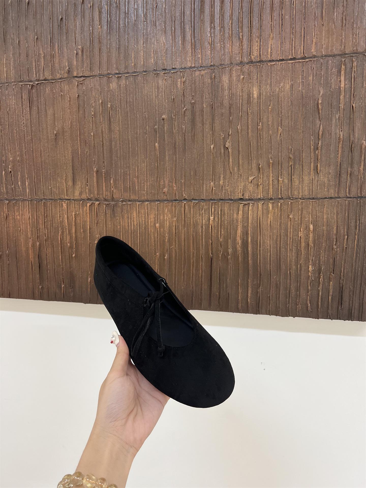 Корейская версия ретро туфель Мэри Джейн на плоской подошве женские 2025 новые ремешки круглый носок замша балетки мягкая подошва мелкий вырез одинарные туфли 39
Корейская версия ретро туфель Мэри Джейн на плоской подошве женские 2025 новые ремешки круглый носок замша балетки мягкая подошва мелкий вырез одинарные туфли 39