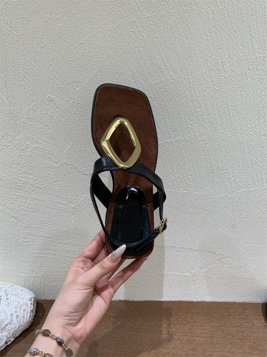 French niche toe sandals women s skirt 2025 summer thin herringbone height increase casual and comfortable Roman sandals 40
French niche toe sandals women s skirt 2025 summer thin herringbone height increase casual and comfortable Roman sandals 40