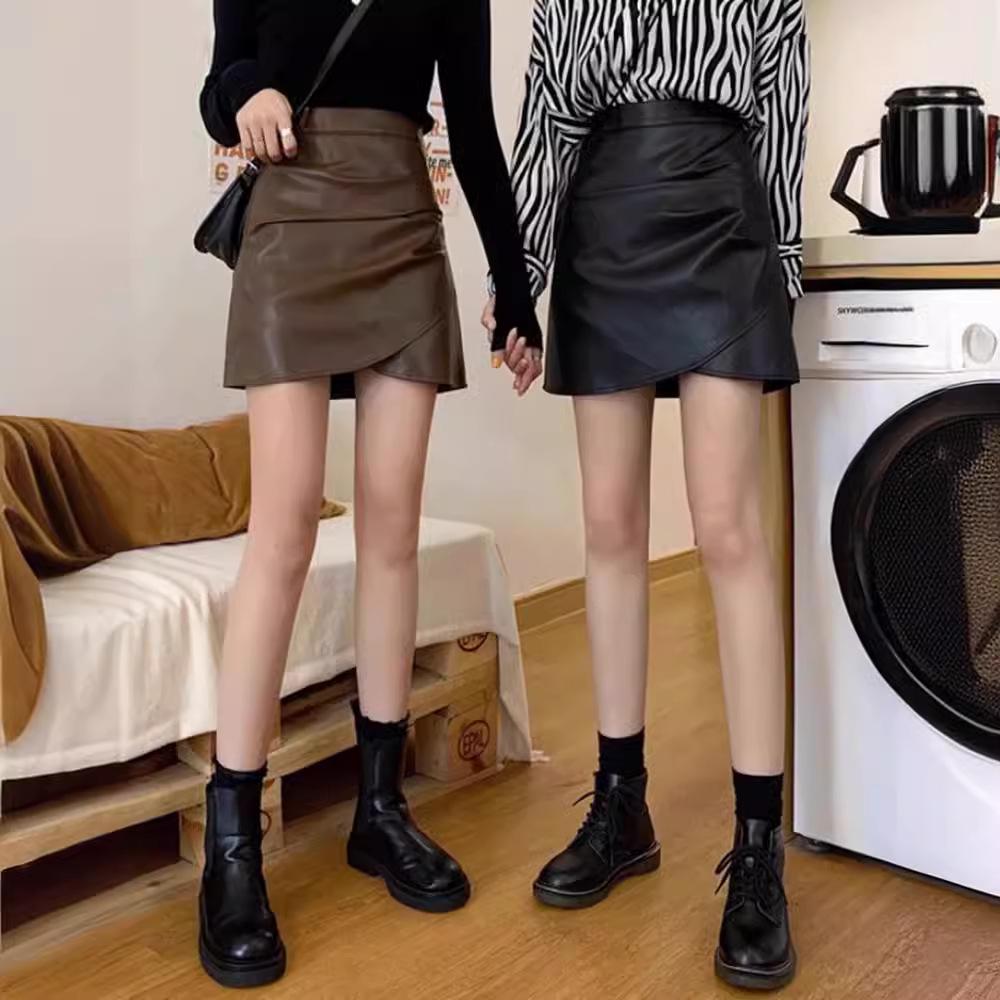 Women s Black High-Waist Leather Skirt - Autumn/Winter Korean Style, Plus Size, Pleated A-Line, Anti-Exposure Design. 2XL
Women s Black High-Waist Leather Skirt - Autumn/Winter Korean Style, Plus Size, Pleated A-Line, Anti-Exposure Design. 2XL