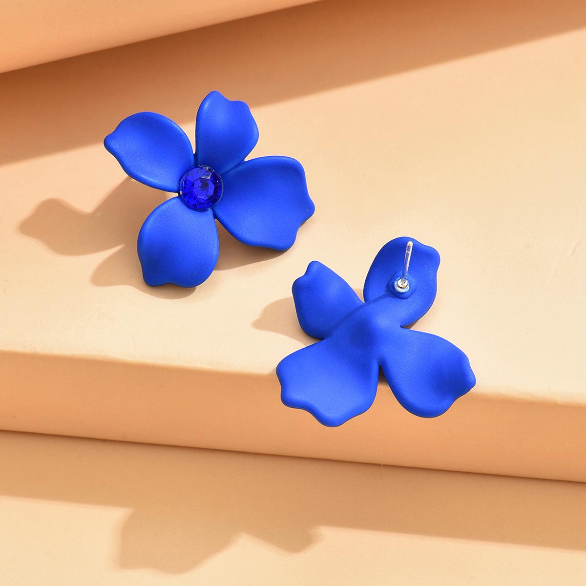 Корейские цветочные серьги с нерегулярными лепестками: Сладкий, свежий и модный для женщин королевский синий
Корейские цветочные серьги с нерегулярными лепестками: Сладкий, свежий и модный для женщин королевский синий
