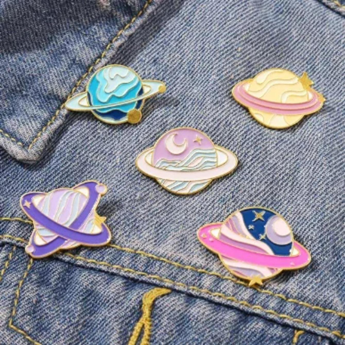 5pcs Individualized Creativity Cosmic Star Series Alloy Paint Emblem Colorful Circular Planet Brooch Gifts for Children
5pcs Individualized Creativity Cosmic Star Series Alloy Paint Emblem Colorful Circular Planet Brooch Gifts for Children