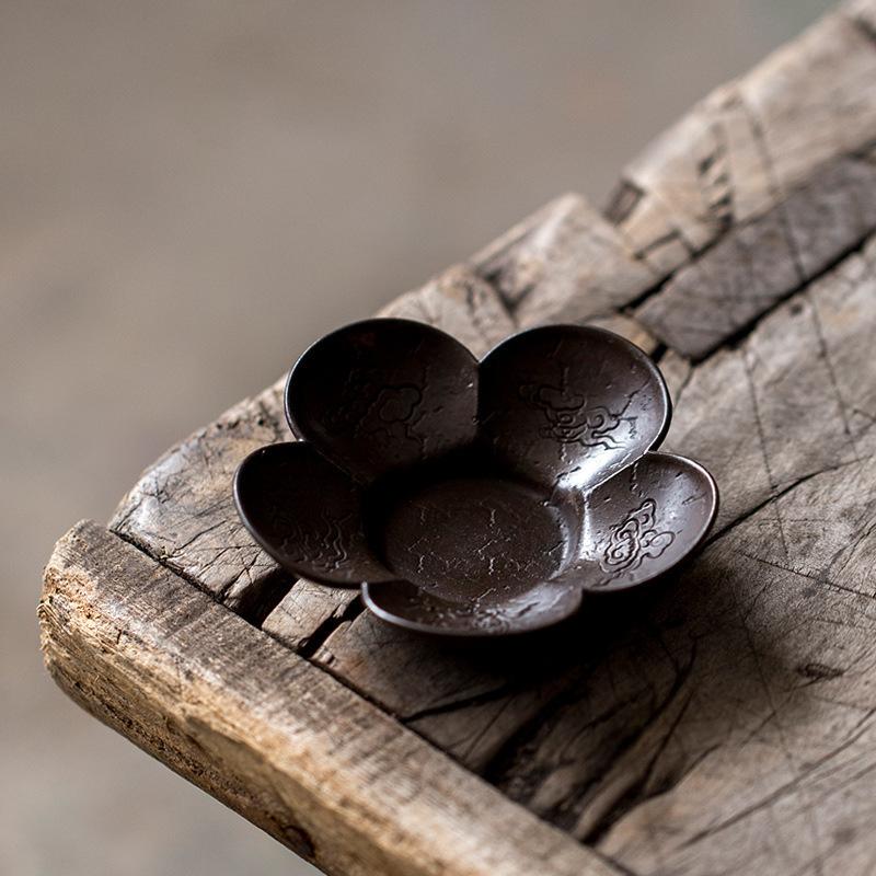 2pc/lot Copper Plum Blossom Chrysanthemum Coasters Retro Mug Plate For Coffee Cups Saucer Anti-scald Placemats Cup Holder Craft
2pc/lot Copper Plum Blossom Chrysanthemum Coasters Retro Mug Plate For Coffee Cups Saucer Anti-scald Placemats Cup Holder Craft