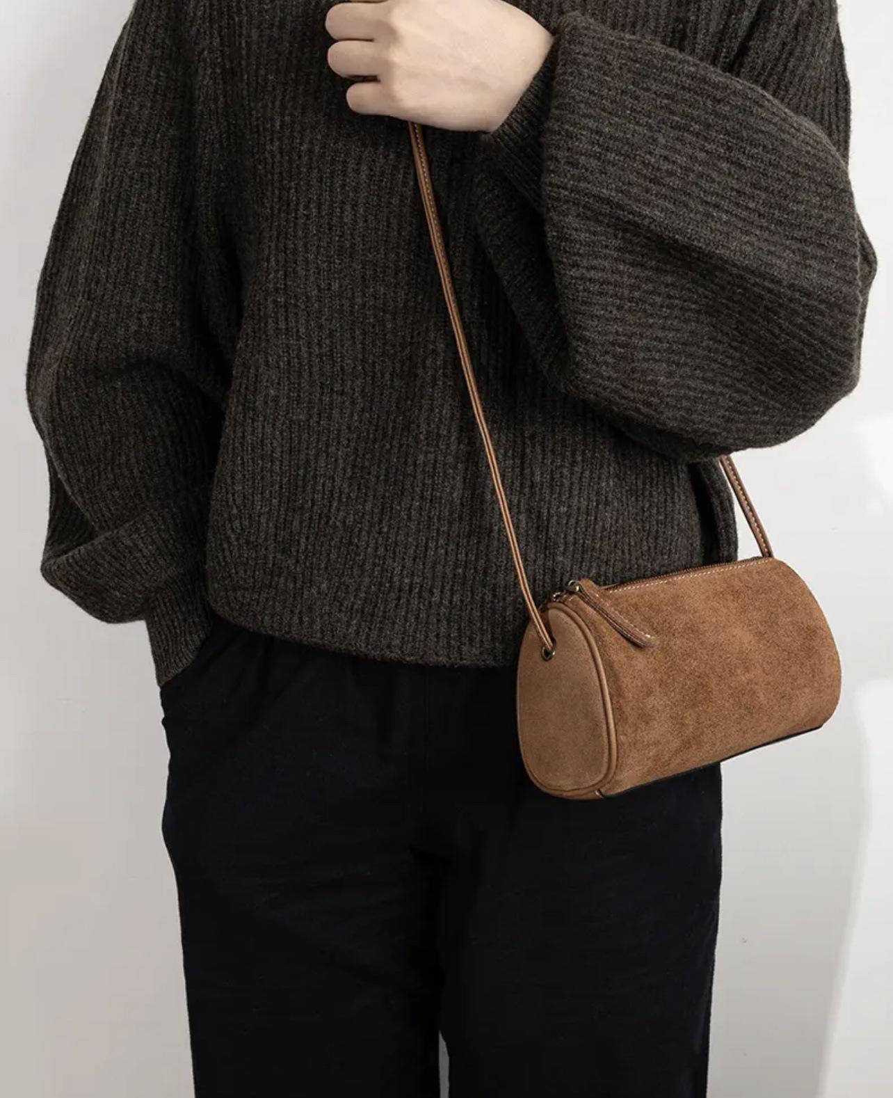 2026 new style Melard wind suede PU women s bag retro round cylinder matte business single shoulder cross-body bag Bost bag (20cm<Max Length<30cm)
2026 new style Melard wind suede PU women s bag retro round cylinder matte business single shoulder cross-body bag Bost bag (20cm<Max Length<30cm)