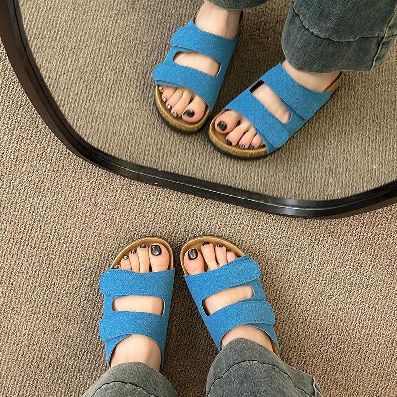 Velcro Birkenstocks platform slippers women s summer wear soft sole 2025 new flat bottom Boken ugly cool slippers tide 35
Velcro Birkenstocks platform slippers women s summer wear soft sole 2025 new flat bottom Boken ugly cool slippers tide 35