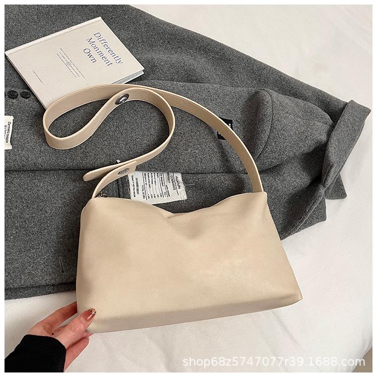 Painted leather bag women s large capacity cute trend lazy feeling one-shoulder crossbody bag commuter soft leather tote bag
Painted leather bag women s large capacity cute trend lazy feeling one-shoulder crossbody bag commuter soft leather tote bag