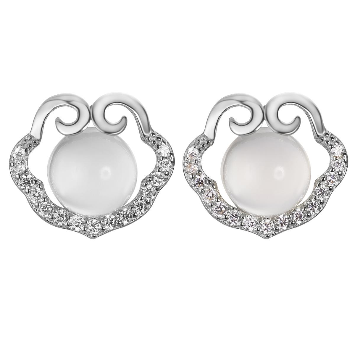 Серьги S925 Yinxiang Cloud Lock женские инкрустированные белые ледяные халцедоновые серьги премиум-класса подарок на День матери 925 Silver белого золота
Серьги S925 Yinxiang Cloud Lock женские инкрустированные белые ледяные халцедоновые серьги премиум-класса подарок на День матери 925 Silver белого золота